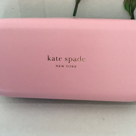 Kate Spade hard glass case with cleaning cloth - Picture 5 of 7